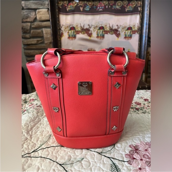 MCM BUCKET SATCHEL In Excellent Used Condition.   Absolutely Beautiful Firey Red - Picture 8 of 13